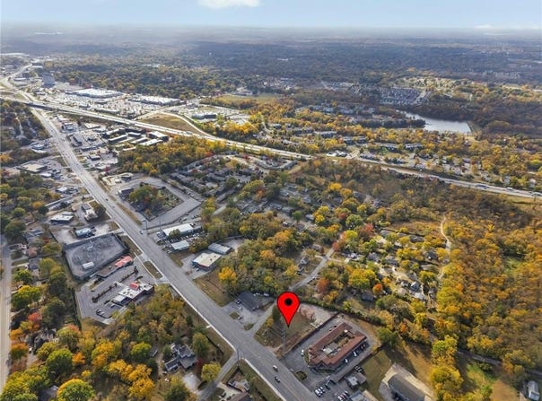 10305 E Us 40 Highway, Independence, MO 64055