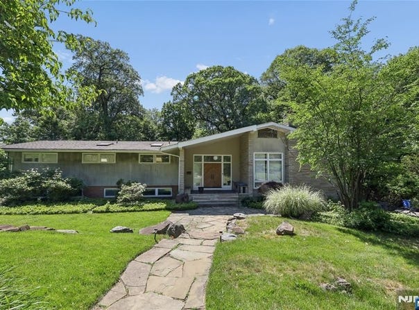 192 Stonehurst Drive, Tenafly, NJ 07670