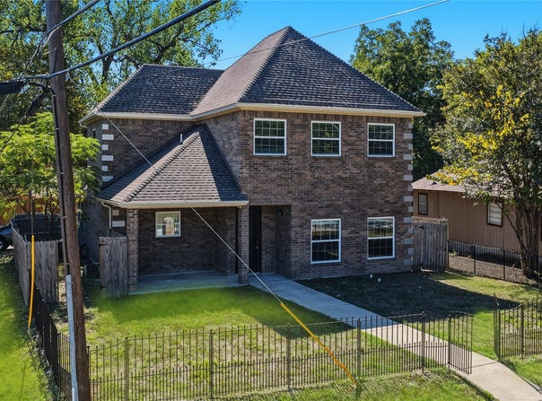 301 Mineral Wells, Terrell, TX 75160
