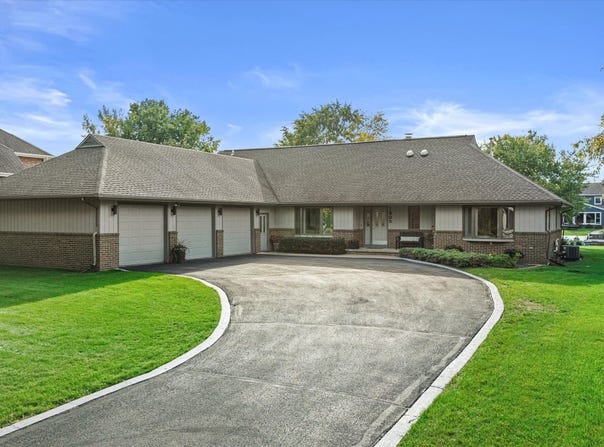 1905 Hickory Ln, Oshkosh, WI 54901