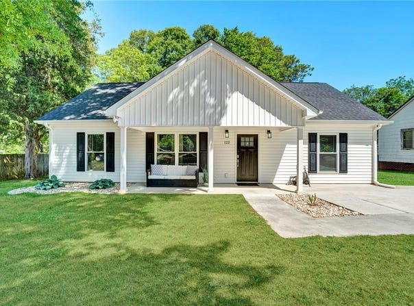 122 W 3rd Avenue, Easley, SC 29640