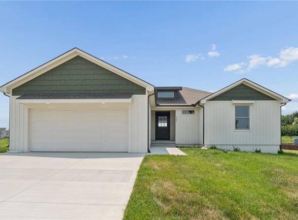 701 SE 21st Street, Oak Grove, MO 64075