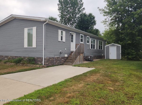 1140 Maple Leaf Court, Charlotte, MI 48813