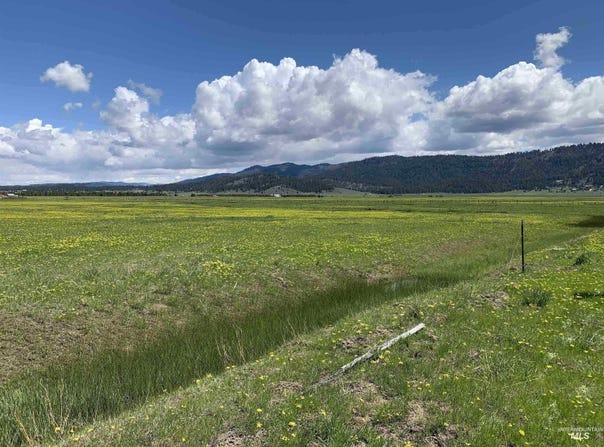 11 Gray Lane, Cascade, ID 83611