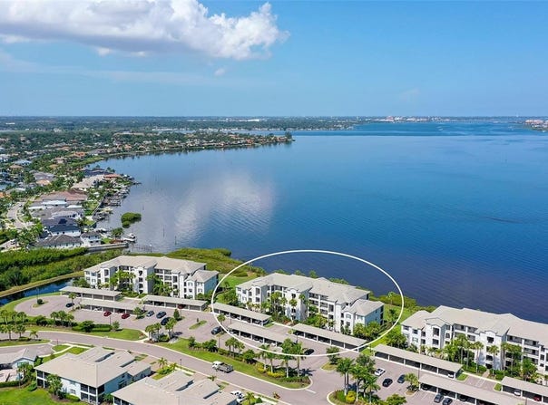 910 TIDEWATER SHORES Loop, BRADENTON, FL 34208