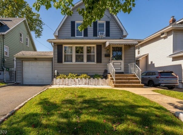 344 Rutherford Ave, Lyndhurst Twp., NJ 07071-1024