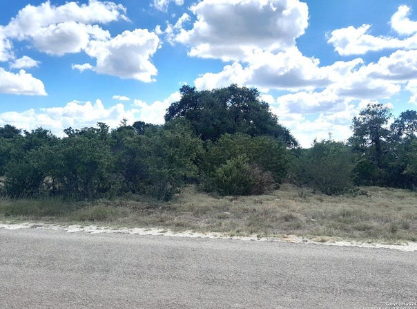 612 calvin barrett, Blanco, TX 78606