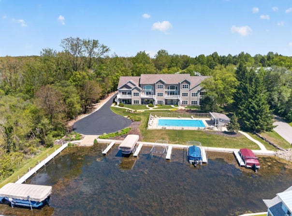 8732 E Smith Drive, Syracuse, IN 46567-7248