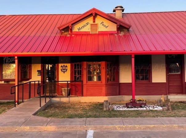 130 N Maxwell Avenue, Tulia, TX 79088