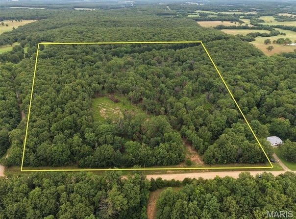 Robin Drive, Stoutland, MO 65567