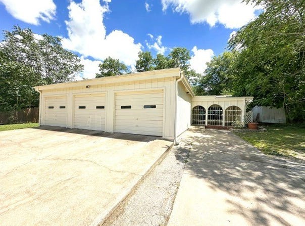 302 W Highland Avenue, Comanche, TX 76442