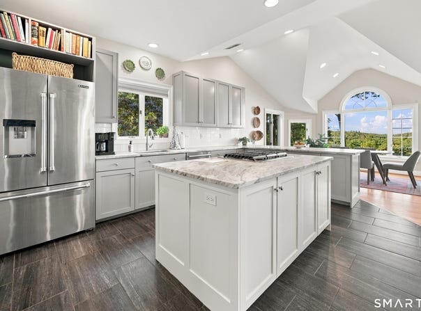 100 Robin Drive, Canton, CT 06019