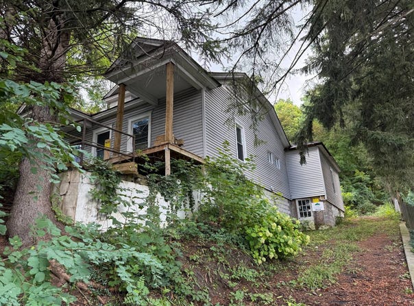 324 Seneca E Tpke, Syracuse, NY 13205