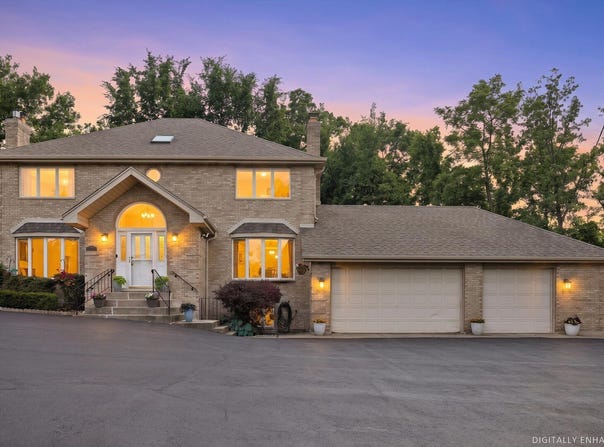 11131 Dineff Road, Lemont, IL 60439