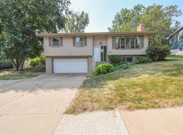 2605 W 33 St, Sioux Falls, SD 57105
