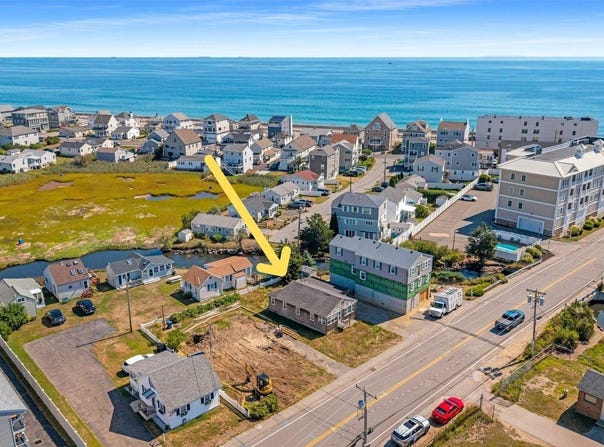 562 Winnacunnet Road, Hampton, NH 03842