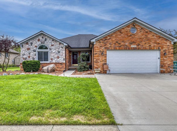 47788 Meadowbrook Drive, Macomb Twp, MI 48044