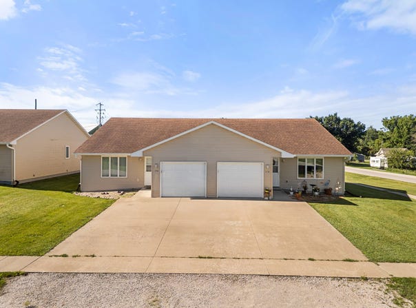 106 E Walnut Street, Roland, IA 50236