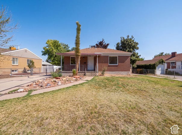 116 ROSS Dr, Clearfield, UT 84015