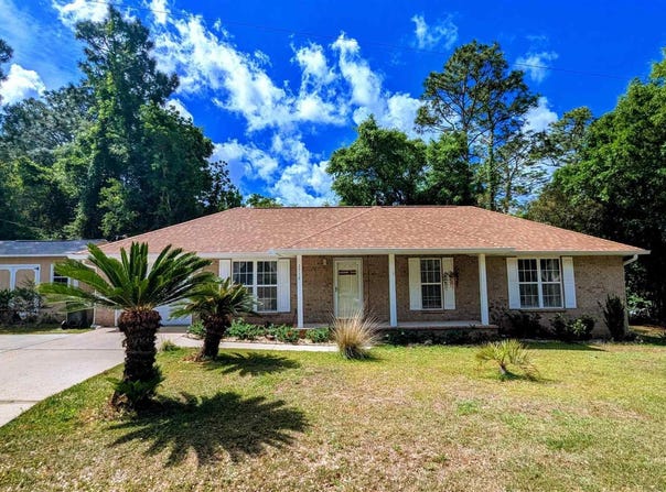 2758 Manuel Cir, Lillian, AL 36549