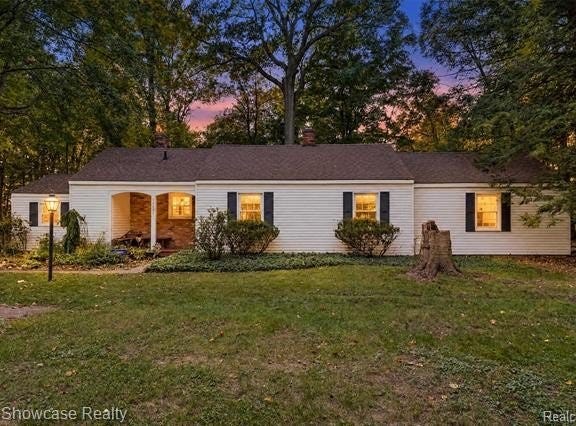 16007 Oak Drive, Livonia, MI 48154