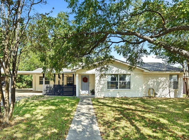 904 Kirk St, Taylor, TX 76574