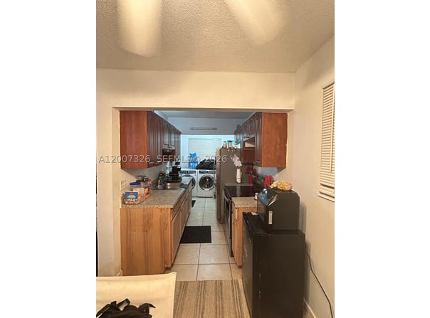 1100 NE 1st Ct, Hallandale Beach, FL 33009