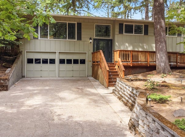 30 COACHMAN Dr, Eugene, OR 97405