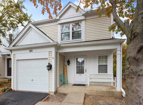 215 Half Moon Circle, Aurora, IL 60504