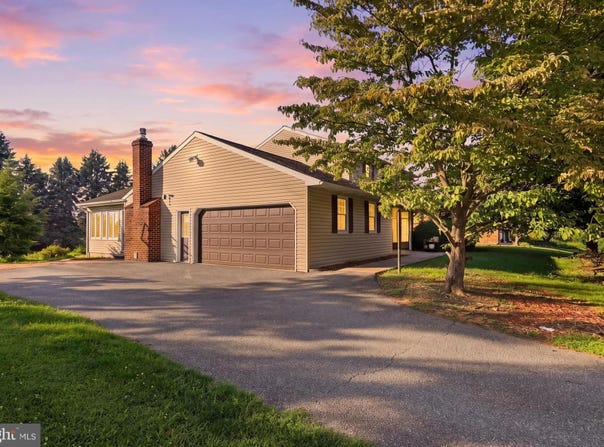 90 STEFFIE Drive, MOUNT WOLF, PA 17347