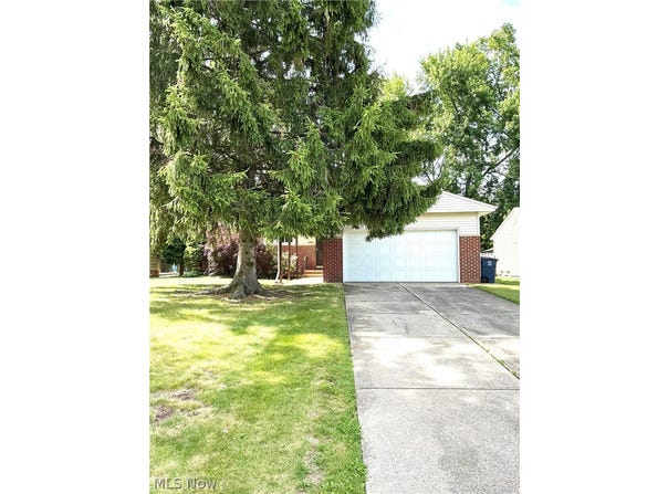 4950 N Sedgewick, Lyndhurst, OH 44124