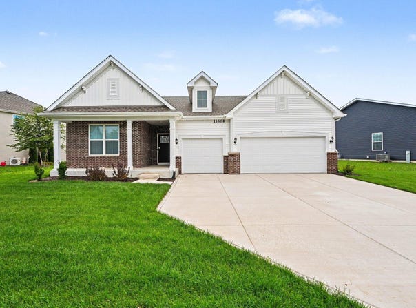 11602 Clyde Drive, Winfield, IN 46307