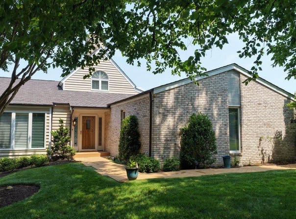140 Island Green Cir, Penhook, VA 24137