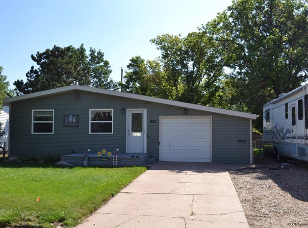827 STEVENS DR, Cheyenne, WY 82001