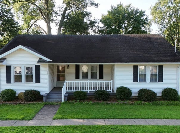 302 Mulberry St, Cisne, IL 62823