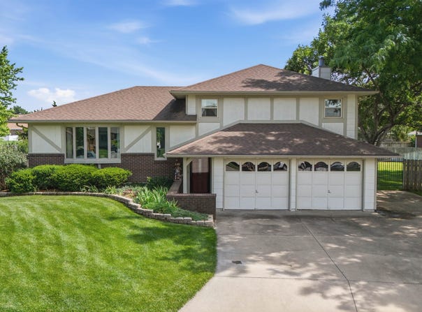 836 Trinity Ct., Newton, KS 67114