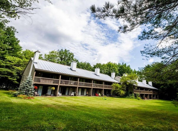 31 Christmas Tree Road, Warren, VT 05674