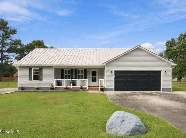107 Fodder Drive, Hubert, NC 28539