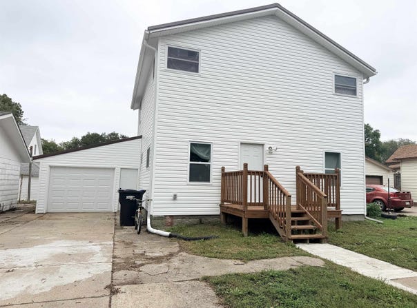 421 Sargent St, Akron, IA 51001
