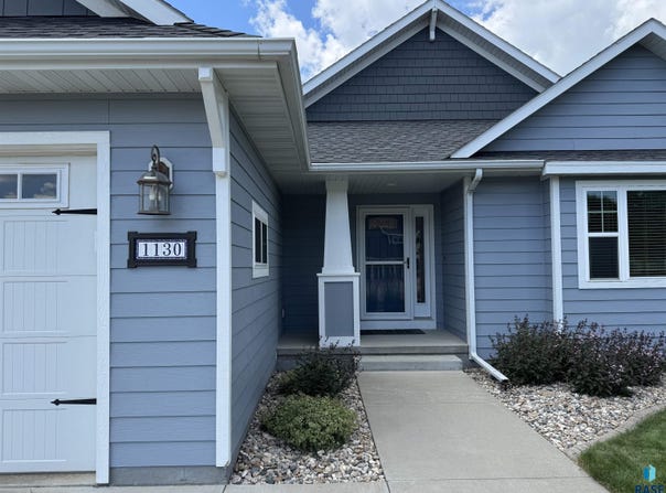 1130 Indian Hills Rd, Brookings, SD 57006