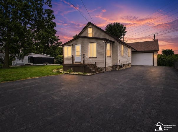1706 Hemlock Street, Monroe, MI 48162