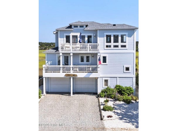 652 Ocean Boulevard W, Holden Beach, NC 28462