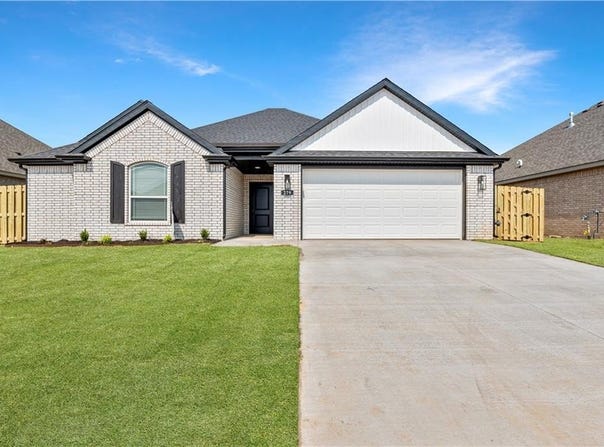 1210 Pineapple Avenue, Lowell, AR 72745