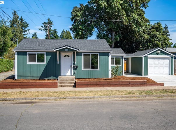 823 4TH St, Springfield, OR 97477