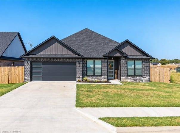 515 Waggoner LN, Barling, AR 72923