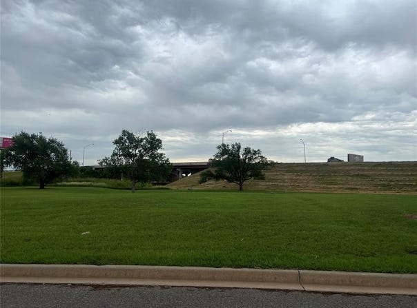 6 Lombardy Place, Clinton, OK 73601