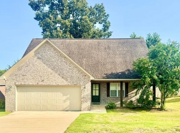 235 Forest Glen Dr, Oxford, MS 38655