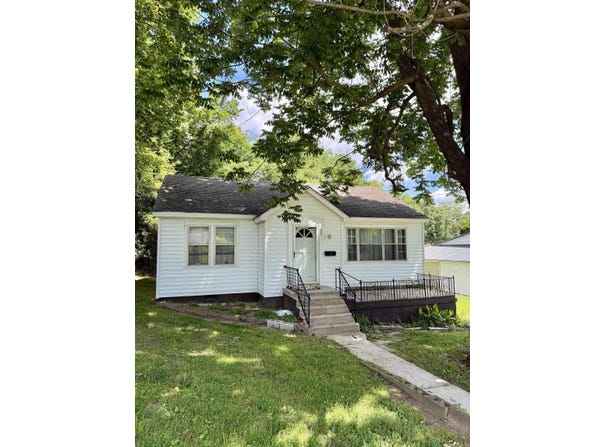 865 W Cherry Street, Piggott, AR 72454