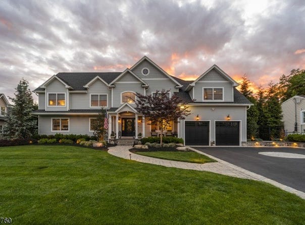 11 Amelia Dr, Old Tappan Boro, NJ 07675-6913