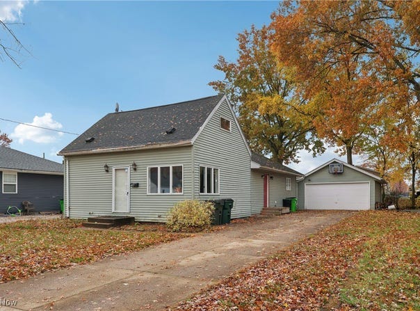 492 E Hopocan Avenue, Barberton, OH 44203